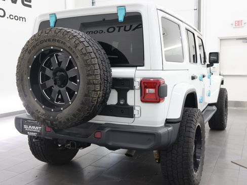Used 2019 Jeep Wrangler Unlimited Sahara AWD/4WD image 4