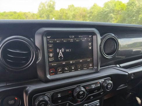 Used 2022 Jeep Wrangler Unlimited Sport AWD/4WD image 11