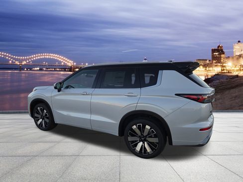 New 2026 Mitsubishi Outlander SEL image 3