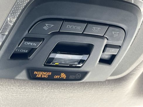 Used 2022 Toyota Corolla Cross XLE w/ Convenience Package FWD image 31