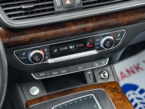 Used 2020 Audi Q5 Premium Plus image 26