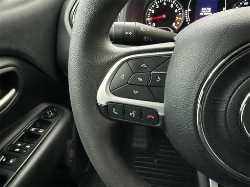 Used 2023 Jeep Renegade Latitude image 24