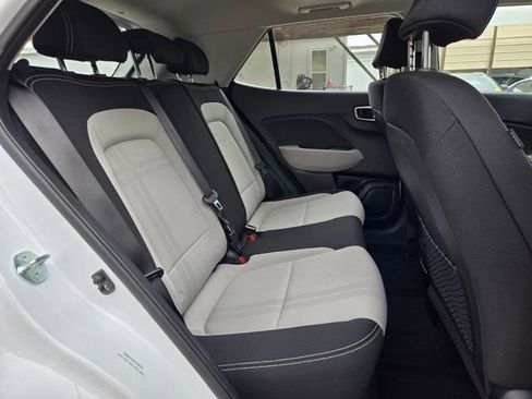 Used 2025 Hyundai Venue SEL FWD image 26