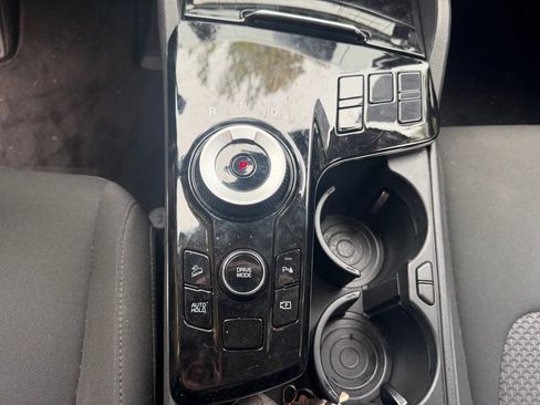 Used 2025 Kia Sportage LX FWD image 17