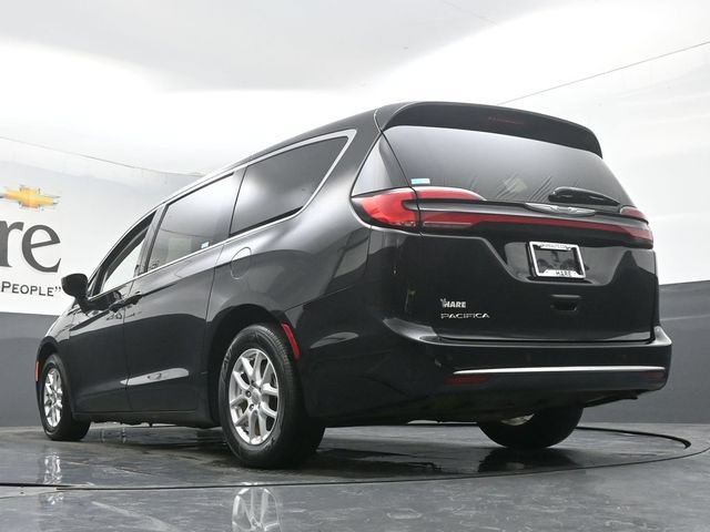 Used 2023 Chrysler Pacifica Touring-L FWD image 5