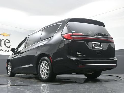 Used 2023 Chrysler Pacifica Touring-L FWD image 5