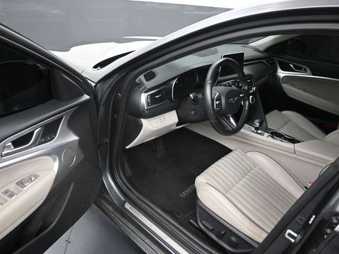 Used 2021 Genesis G70 2.0T w/ Elite Package RWD image 10