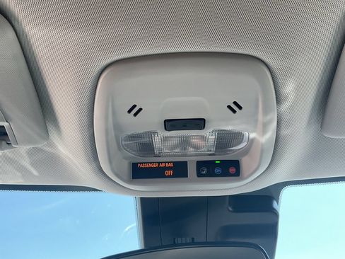 Used 2025 Chevrolet Trax LT FWD image 15