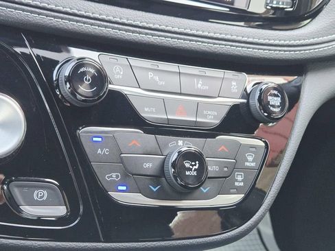 New 2026 Chrysler Pacifica Select FWD image 28