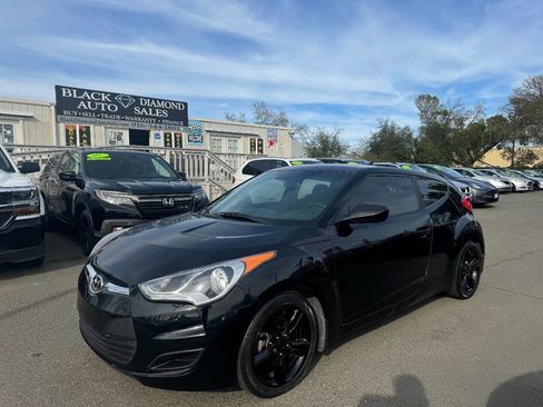 Used 2013 Hyundai Veloster image 1