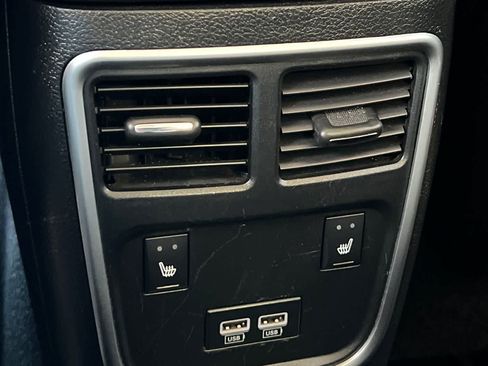 Used 2019 Chrysler 300 Limited RWD image 15