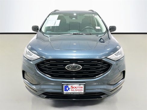Used 2022 Ford Edge SE w/ Black Appearance Package image 2