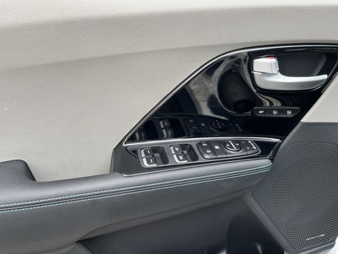Used 2022 Kia Niro EX Premium FWD image 15