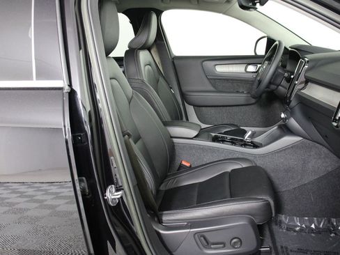 Certified 2023 Volvo XC40 B5 Ultimate w/ Climate Package AWD/4WD image 29