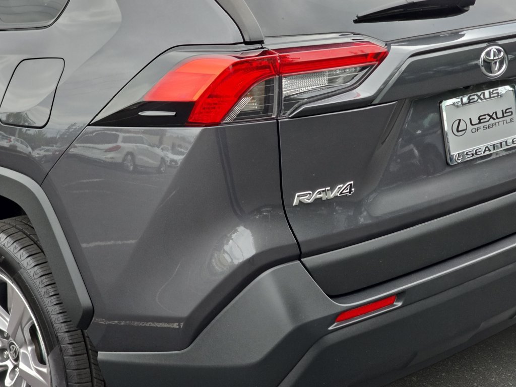 Used 2025 Toyota RAV4 XLE AWD/4WD image 36