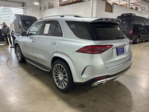 Used 2025 Mercedes-Benz GLE 450 4MATIC w/ AMG Line Exterior image 4
