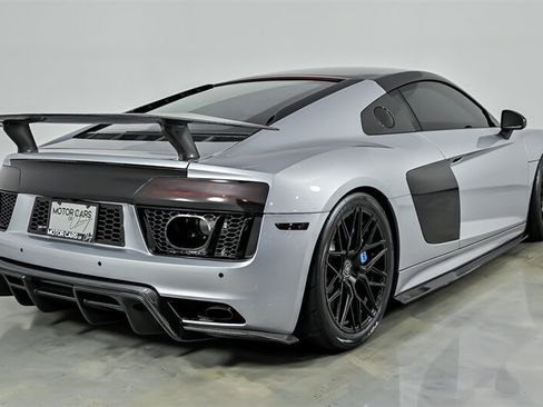 Used 2017 Audi R8 V10 w/ Carbon Exterior Package AWD/4WD image 10
