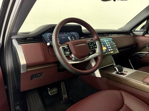 Used 2025 Land Rover Range Rover SE AWD/4WD image 5