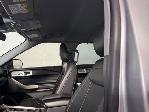 Used 2023 Ford Explorer Limited w/ Equipment Group 301A RWD image 25