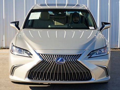 Used 2020 Lexus ES 300h w/ Premium Package image 48