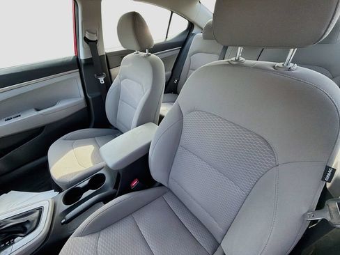 Used 2020 Hyundai Elantra SE FWD image 11