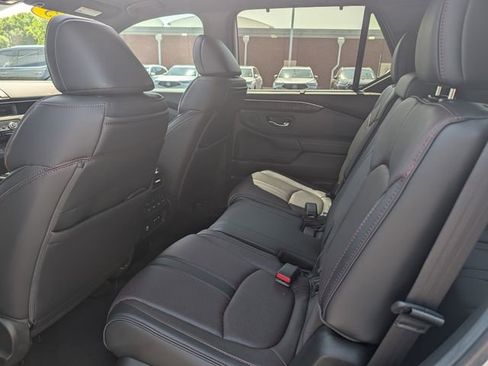 Used 2025 Honda Pilot Black Edition image 18