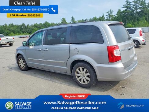 Used 2015 Chrysler Town & Country Touring FWD image 3