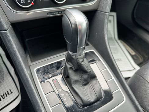 Used 2014 Volkswagen Passat 1.8T Wolfsburg Edition image 15