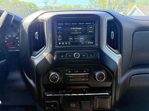Used 2019 Chevrolet Silverado 1500 Custom Trail Boss w/ Custom Convenience Package AWD/4WD image 17