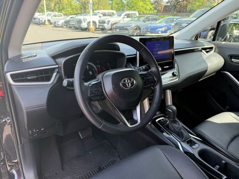 Used 2025 Toyota Corolla Cross XLE w/ Convenience Package AWD/4WD image 13