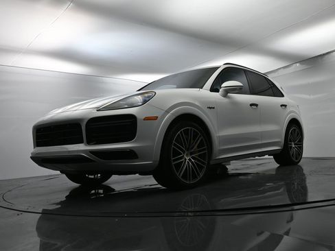 Used 2022 Porsche Cayenne Turbo S image 48