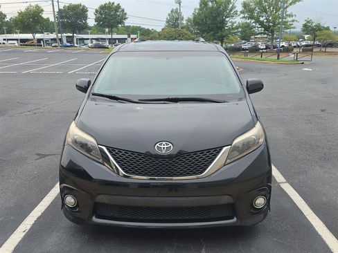 Used 2016 Toyota Sienna SE Premium FWD image 17