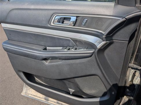 Used 2017 Ford Explorer XLT w/ Equipment Group 202A FWD image 13
