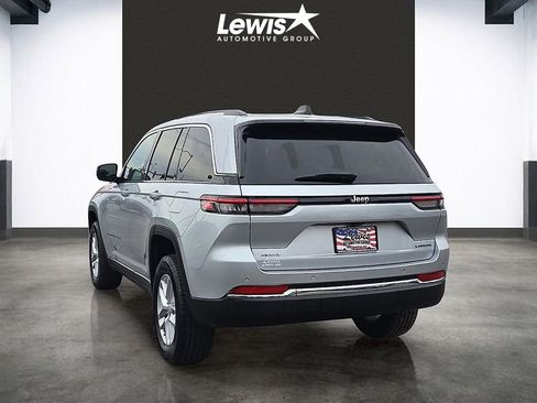 Used 2023 Jeep Grand Cherokee Laredo AWD/4WD image 3