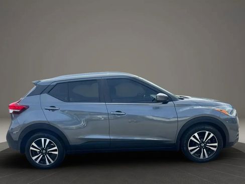 Used 2019 Nissan Kicks SV FWD image 4