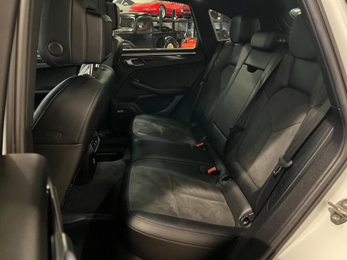 Used 2021 Porsche Macan image 27