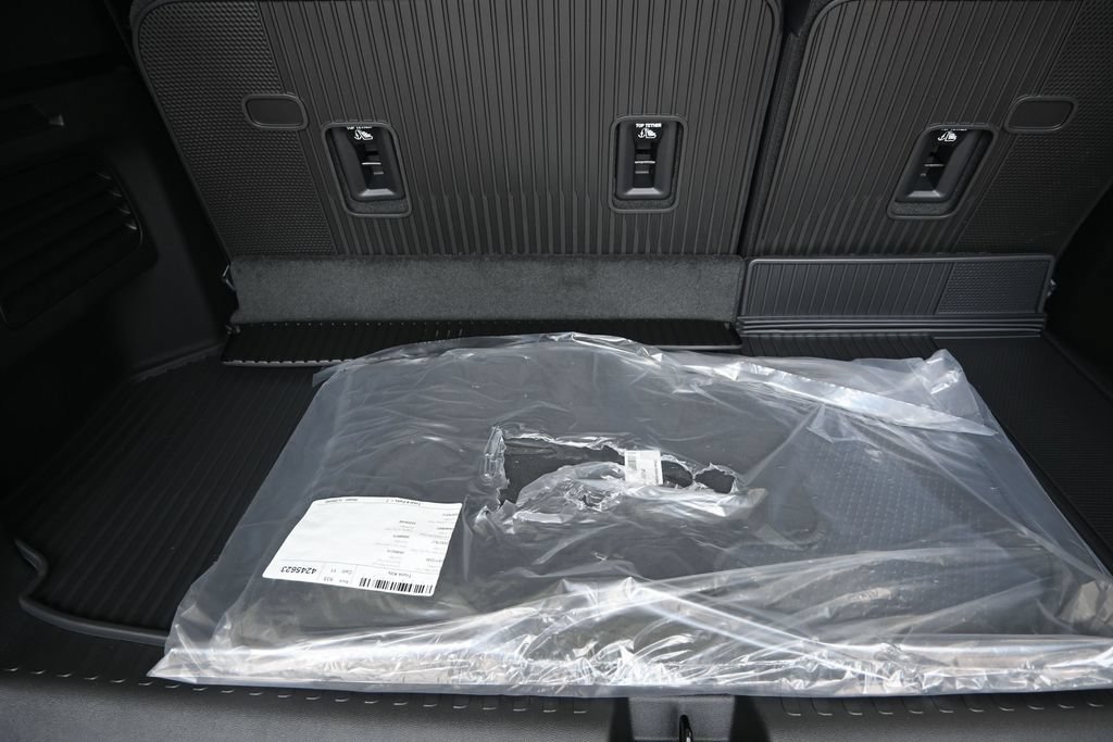 New 2026 Chevrolet Traverse RS w/ LPO, Floor Liner Package FWD image 20