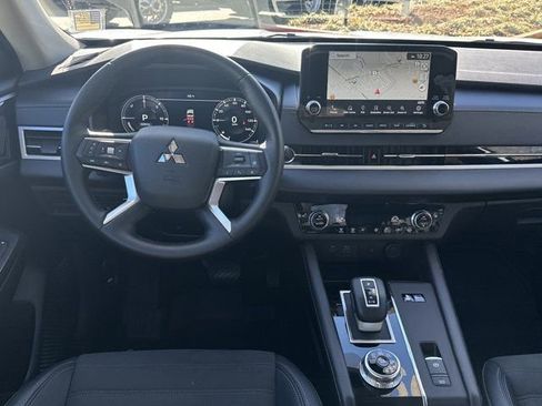 Used 2024 Mitsubishi Outlander SE image 26