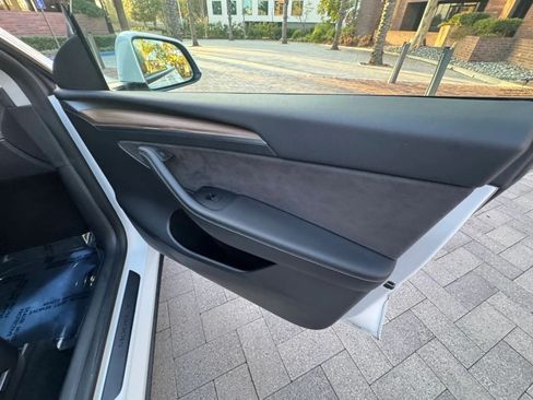 Used 2024 Tesla Model Y Performance AWD/4WD image 38