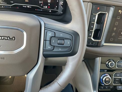 Used 2023 GMC Yukon Denali AWD/4WD image 7