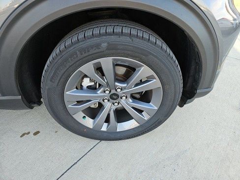 Used 2022 Ford Explorer XLT w/ Equipment Group 202A image 10