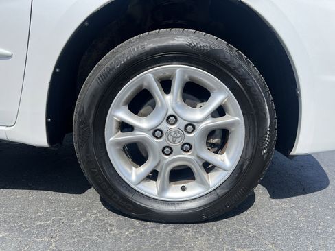 Used 2005 Toyota Sienna XLE AWD/4WD image 11