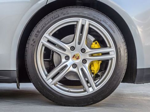 Used 2018 Porsche Panamera image 14