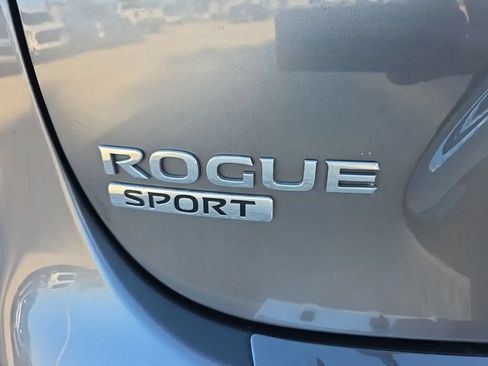 Used 2022 Nissan Rogue Sport SV FWD image 9