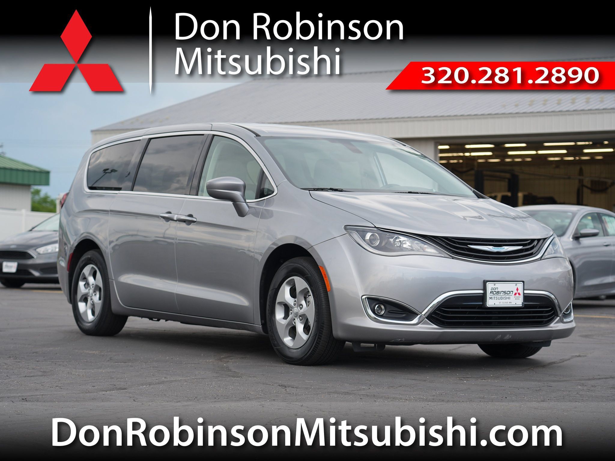 Used 2017 Chrysler Pacifica Touring Plus FWD image 1