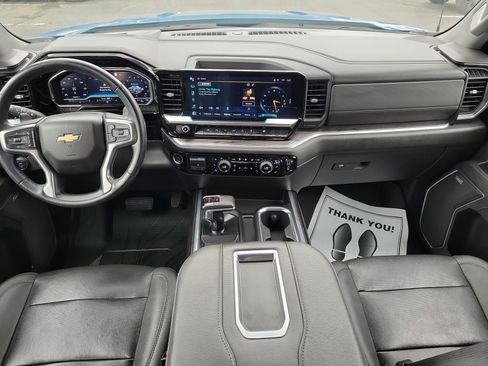 Used 2022 Chevrolet Silverado 1500 LTZ w/ LTZ Premium Package AWD/4WD image 9