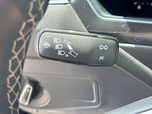 Used 2022 Volkswagen Tiguan SE FWD image 32