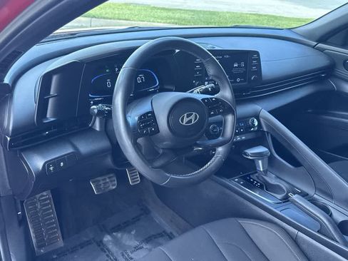 Used 2025 Hyundai Elantra Sport FWD image 13