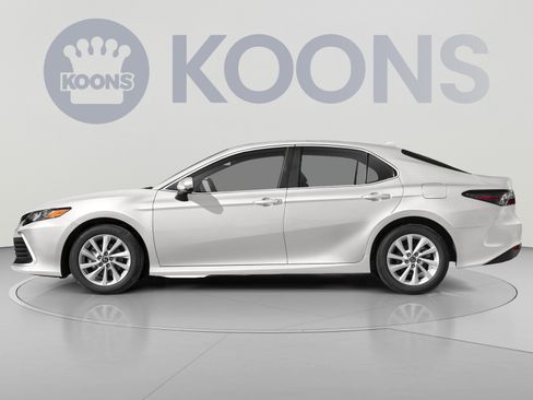 Used 2021 Toyota Camry LE FWD image 4