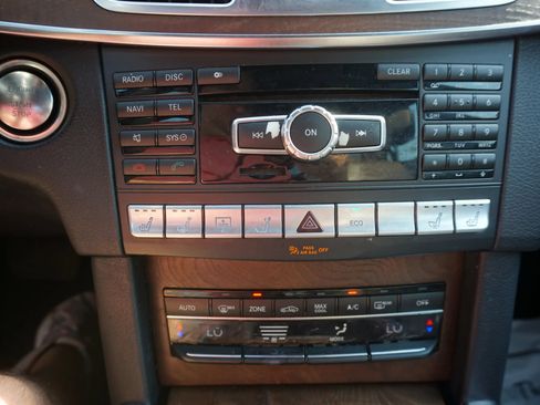 Used 2014 Mercedes-Benz E 350 Sedan image 27